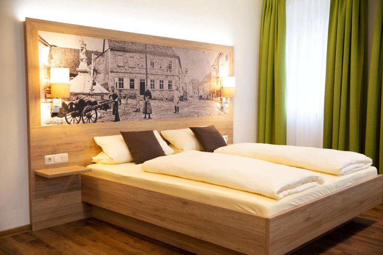 Der Patrizierhof - Weingut Gasthof Hotel - Familie Grebner Grosslangheim ภายนอก รูปภาพ