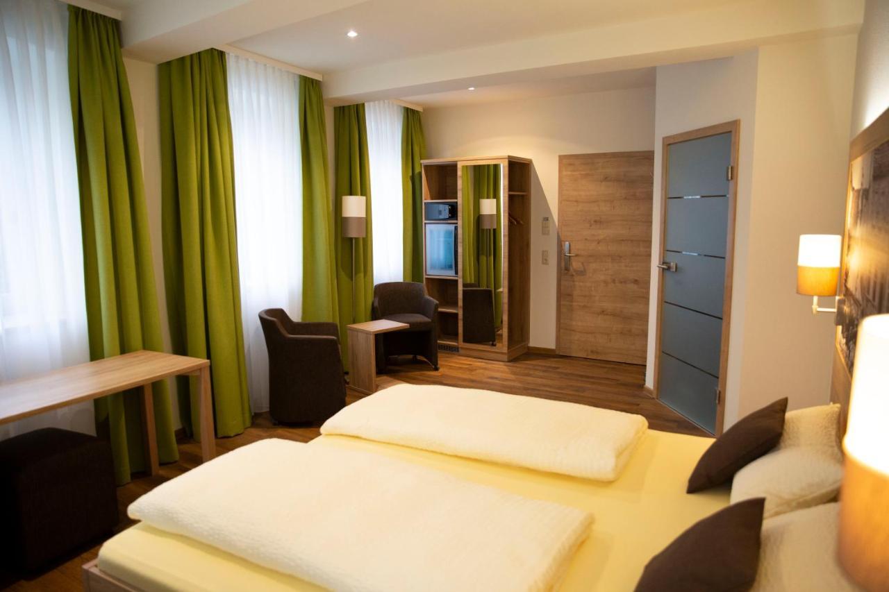 Der Patrizierhof - Weingut Gasthof Hotel - Familie Grebner Grosslangheim ภายนอก รูปภาพ