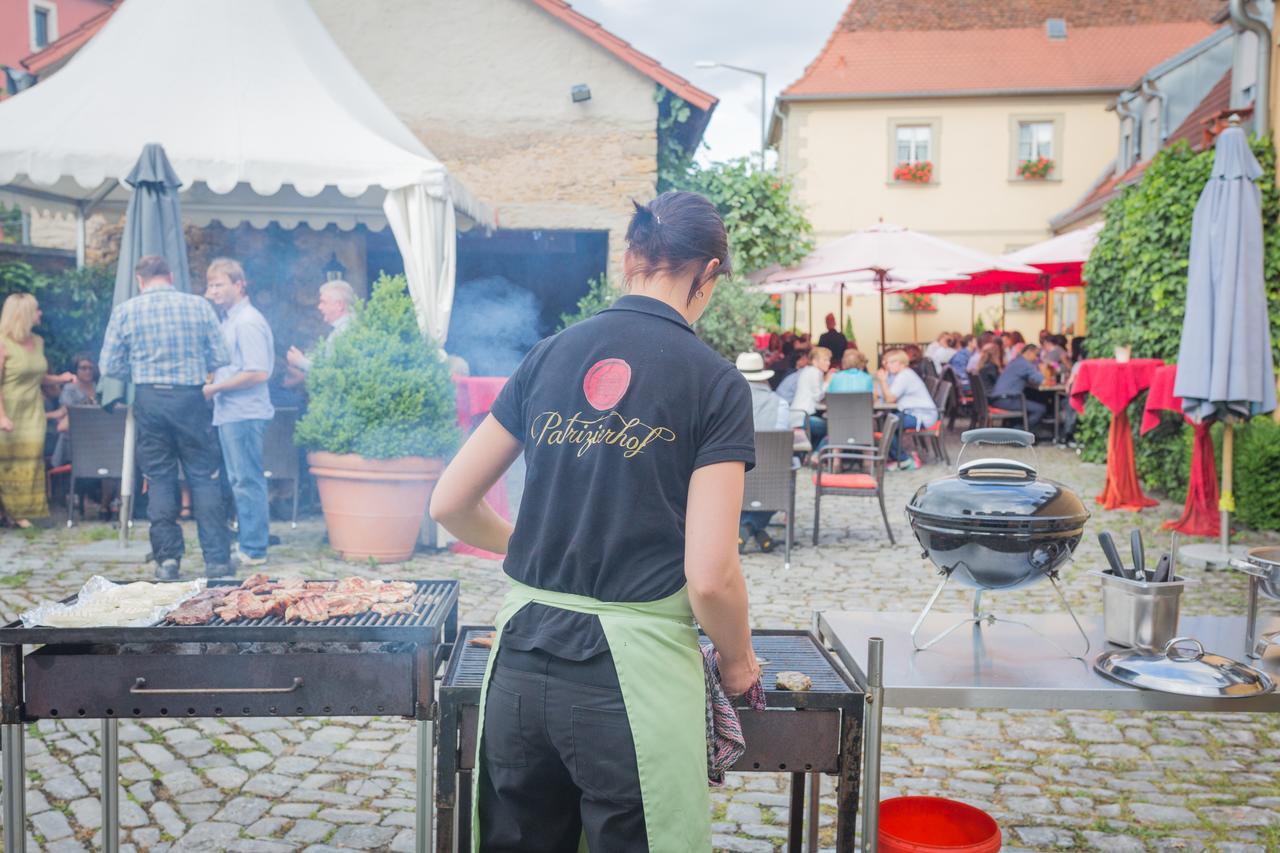 Der Patrizierhof - Weingut Gasthof Hotel - Familie Grebner Grosslangheim ภายนอก รูปภาพ
