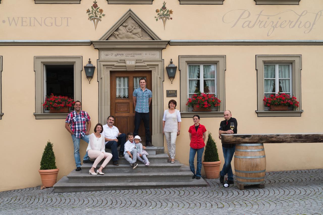 Der Patrizierhof - Weingut Gasthof Hotel - Familie Grebner Grosslangheim ภายนอก รูปภาพ